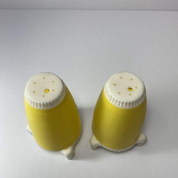 Salt&Pepper Tupperware? Set - Picture 3 of 6